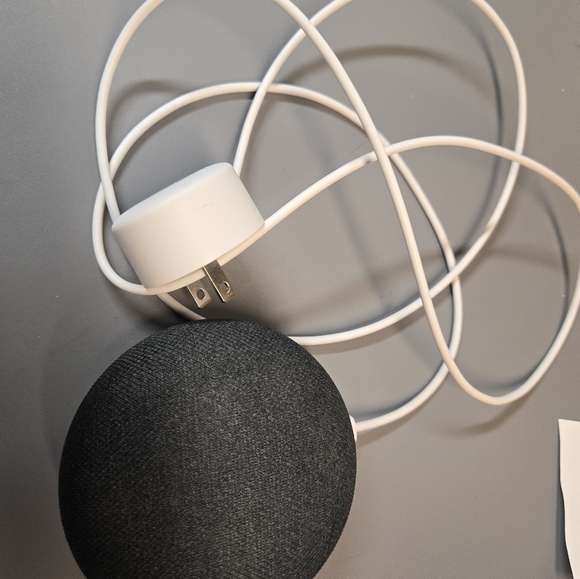 Google Home Mini - Picture 2 of 6
